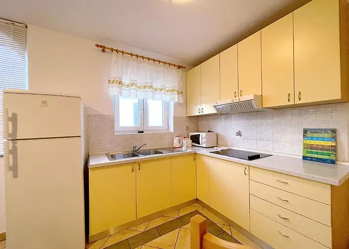 In Mit Eigener Terrasse By Interhome Apartman *