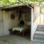 In Mit Eigener Terrasse By Interhome Daire *